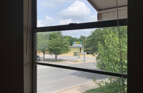 Southtown Apartment | 1326-#9 Comfy studio in downtown