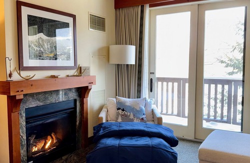 Stowe Area Resort | 1326 Studio Last Run Lodge | Spruce Peak Lodge | Mountain Views @ The Stowe Mountain Resort