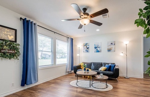 North Shore House | 13335 NEW cozy 4BR Emporia Escape