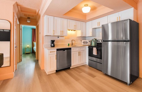 Bay Esplanade Apartment | 136 · ☀Pool✔ Kitchen✔ Beach✔ Self Check-In✔ Parking✔
