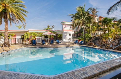 Bay Esplanade Apartment | 136 · ☀Pool✔ Kitchen✔ Beach✔ Self Check-In✔ Parking✔