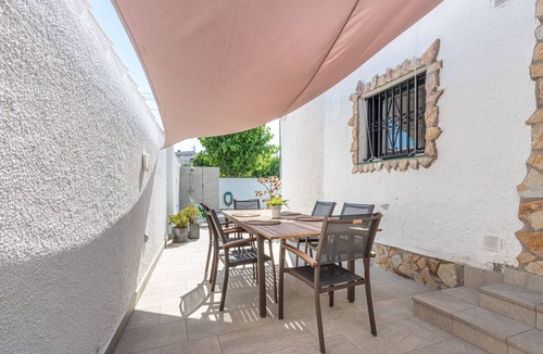 Empuriabrava Ski Chalet | 137-Empuriabrava house ground floor with pool-