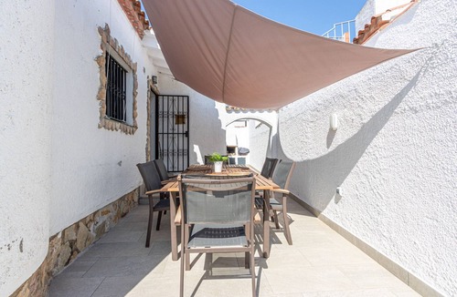 Empuriabrava Ski Chalet | 137-Empuriabrava house ground floor with pool-