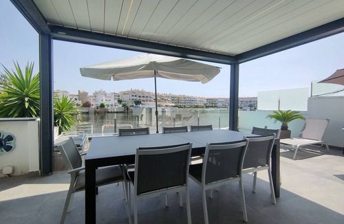 Empuriabrava Ski Chalet | 138-Empuriabrava lovely house overlooking the lake, with pool.