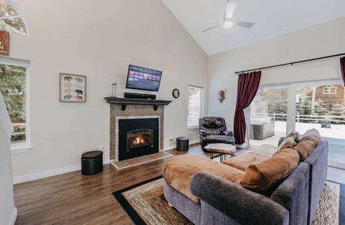 Glacier Cabin | 138 m² Cabin ∙ 3 bedrooms ∙ 6 guests