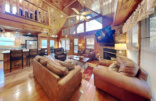 Pigeon Forge Cabin | 139 m² Cabin ∙ 4 bedrooms ∙ 12 guests
