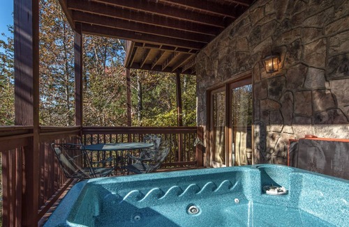 Pigeon Forge Cabin | 139 m² Cabin ∙ 4 bedrooms ∙ 12 guests