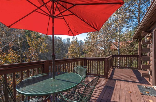 Pigeon Forge Cabin | 139 m² Cabin ∙ 4 bedrooms ∙ 12 guests