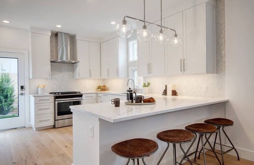 East MLK House | 13BR East Austin Home | Hot Tub & Open Living