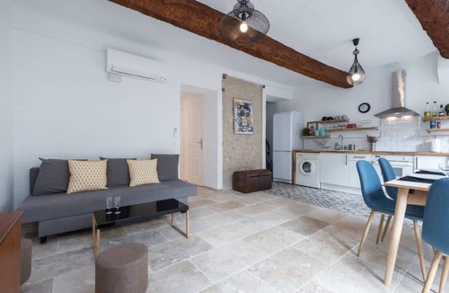 Antibes Old Town Apartment | (13c) Le marche Provencal