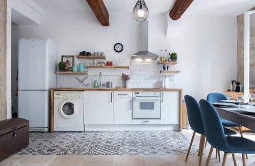 Antibes Old Town Apartment | (13c) Le marche Provencal