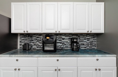 Gary House | 13mins from Beach/jet tubs/projector screen/fire place/game rm/exercise rm/