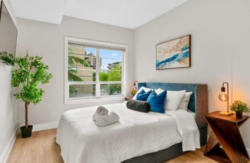 Connaught Apartment | 13th Ave - DT Calgary - 2BD 2BA - Sleeps 5