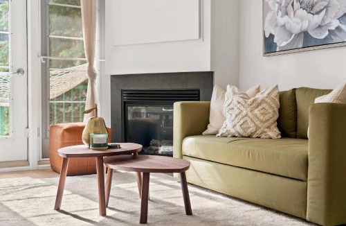 Connaught Apartment | 13th Ave - DT Calgary - 2BD 2BA - Sleeps 5