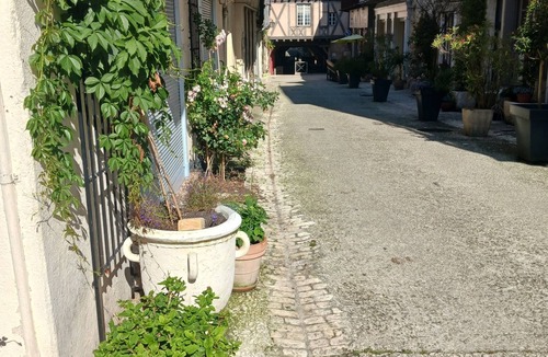 Monflanquin House | 13th Century Townhome