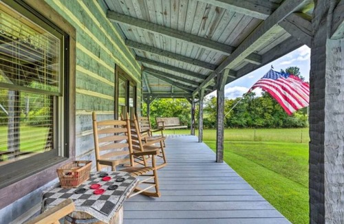 South Pittsburg House | 14 Bed Log Cabin on Sweetens Cove!