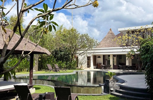 Dewi Sri Villa | 14 Bedroom Villa Riverside Legian