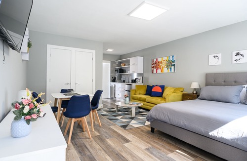Lake Ridge Apartment | #14 Deluxe Studio w Pool for Nature, Culture & Dining
