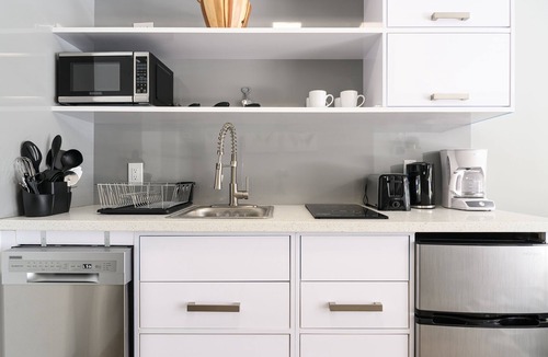 Lake Ridge Apartment | #14 Deluxe Studio w Pool for Nature, Culture & Dining