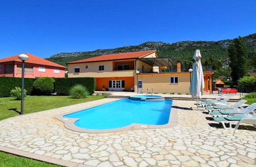 Dusina House | 14-Guest Holiday Home in Vrgorac