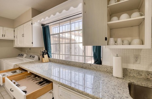 El Paso House | 🌴14 GUESTS/FULL KITCHEN/BACKYARD/5 ROOMS