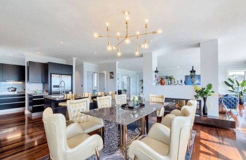 Orakei House | 14 Karori Crescent, Orakei