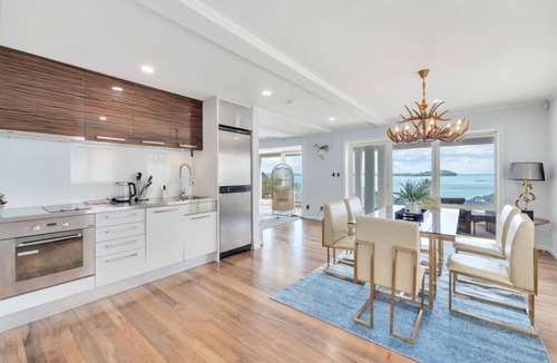 Orakei House | 14 Karori Crescent, Orakei