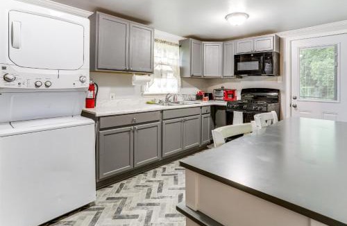 Sunshine House | 14 Mi to Downtown Baton Rouge: Plaquemine Retreat