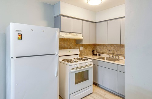 Ashburn Apartment | 14 Mi to Dtwn Chicago: Studio in Ashburn!