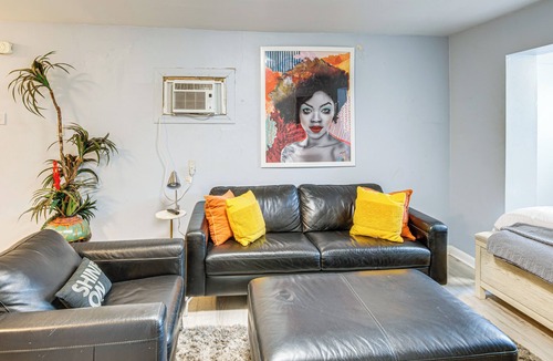 Ashburn Apartment | 14 Mi to Dtwn Chicago: Studio in Ashburn!