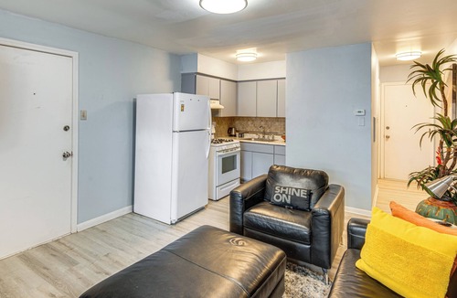 Ashburn Apartment | 14 Mi to Dtwn Chicago: Studio in Ashburn!
