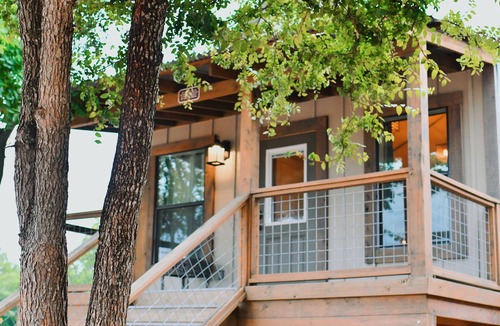 Seguin Cabin | 14 Son's Geronimo - Birdhouse Cabin