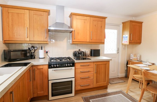 Rothbury Cottage | 14 THE MALTINGS, pet friendly, with a garden in Rothbury