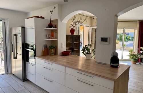 Saint-Saturnin-les-Avignon House | 140 m² villa with swimming pool near Avignon
