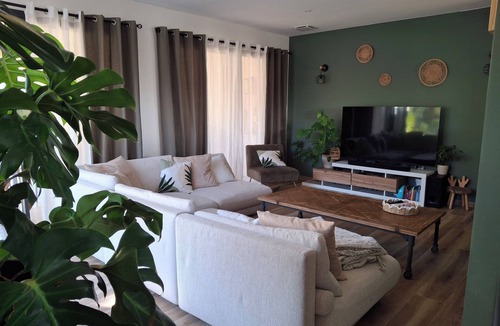 Laudun House | 140m2 villa for rent. 3 bedrooms, swimming pool.