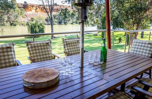 Bowhill House | 141 Providence Drive, Bowhill