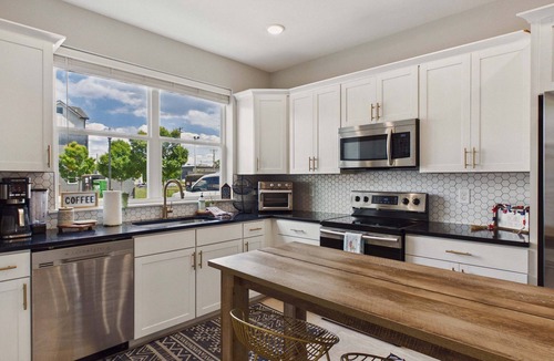 Chattanooga House | 1424 Stockyard-Kid Fav Chatt-town-Sleeps 9