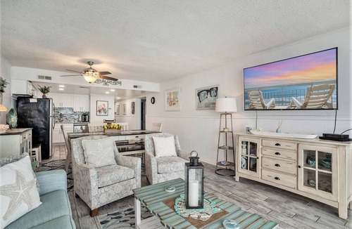 Garden City Condo | 147 m² Condo ∙ 3 bedrooms ∙ 10 guests