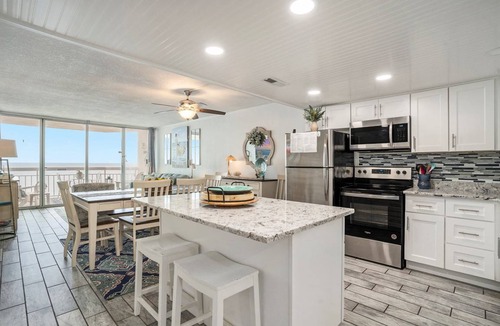 Garden City Condo | 147 m² Condo ∙ 3 bedrooms ∙ 10 guests