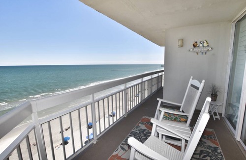 Garden City Condo | 147 m² Condo ∙ 3 bedrooms ∙ 8 guests