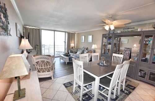 Garden City Condo | 147 m² Condo ∙ 3 bedrooms ∙ 8 guests