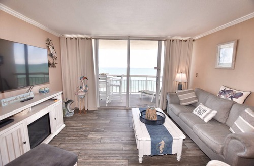 Garden City Condo | 147 m² Condo ∙ 3 bedrooms ∙ 8 guests