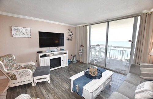 Garden City Condo | 147 m² Condo ∙ 3 bedrooms ∙ 8 guests