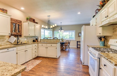Sperry House | 15-Acre Retreat near Dtwn Tulsa & Skiatook Lake