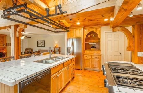 Lookout Mountain House | 15 bdrm ~39ppl~ 2 houses nXL HotTub, Pool, pond, Volleyball4238021965.