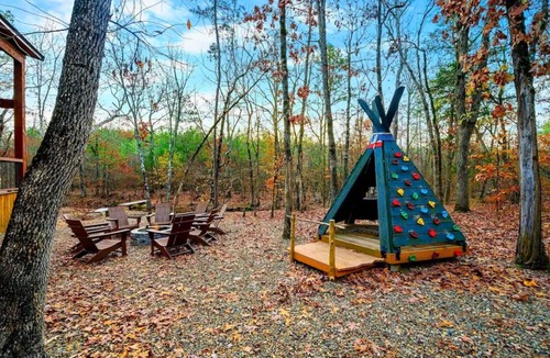 Broken Bow Cabin | 15 Bedrooms | Games | Creek | Sleeps 50 | Hot Tubs