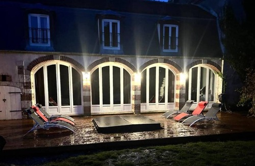 Bailleau-l'Eveque House | 15' from CHARTRES (28) : Historic property, calm and jacuzzi.