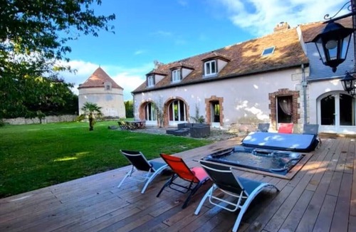 Bailleau-l'Eveque House | 15' from CHARTRES (28) : Historic property, calm and jacuzzi.