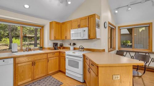 Deer Park House | 15 Lassen Ln home