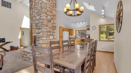 Deer Park House | 15 Lassen Ln home